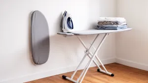 Deska do prasowania mocowana do ściany